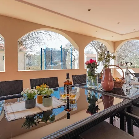 4 Bedroom Amazing In *