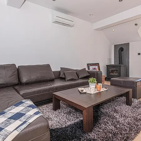 4 Bedroom Amazing In Šibenik