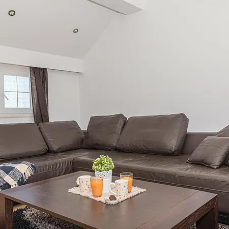 Feriehus 4 Bedroom Amazing In