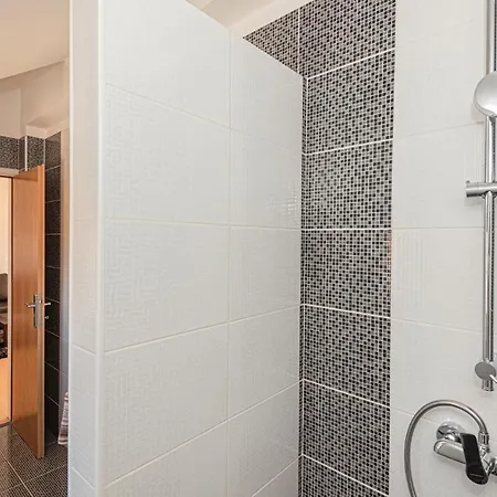 4 Bedroom Amazing In Šibenik