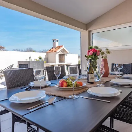Feriehus 4 Bedroom Amazing In