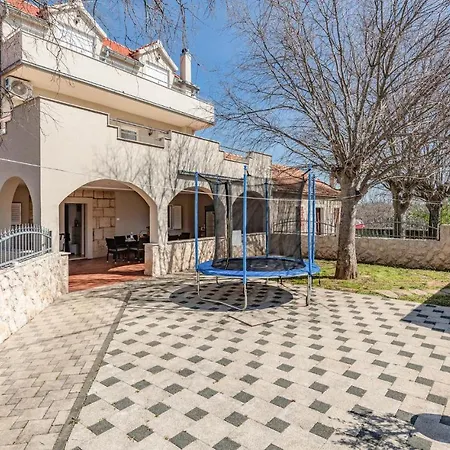 4 Bedroom Amazing In Feriehus Šibenik