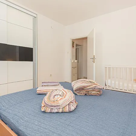 4 Bedroom Amazing In Šibenik